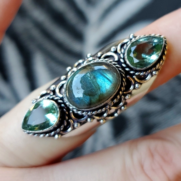 New Labradorite & Tsavorite 925 Silver Statement Ring. - Picture 3 of 16